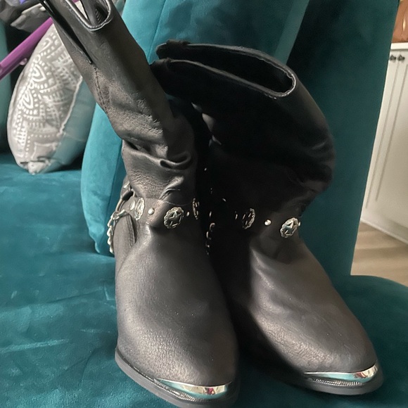 Like new Dingo Olivia boots size 11M - Picture 2 of 3